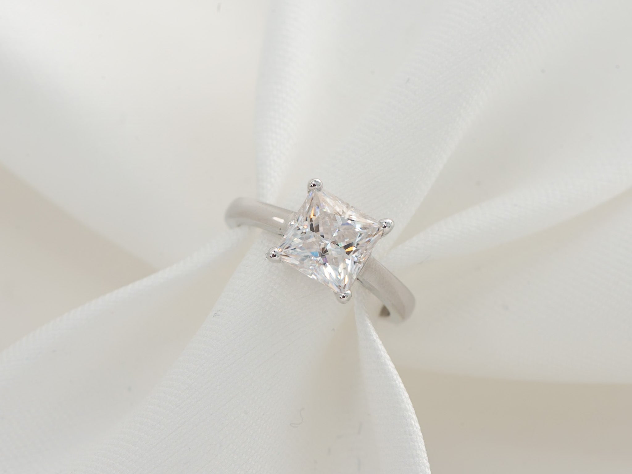 ANILLO MOISANITA CUADRADO