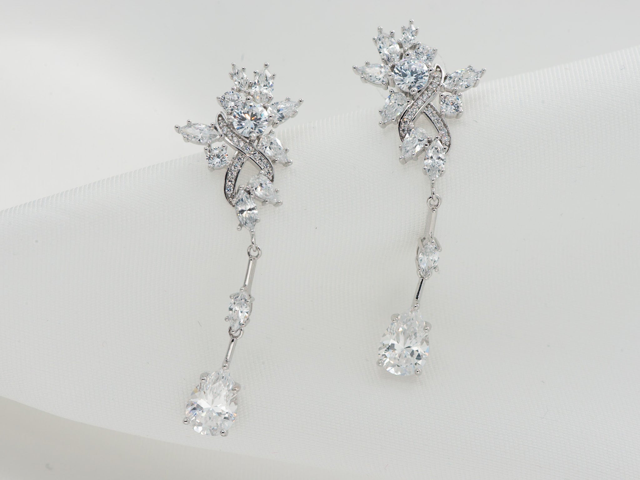 ARETES LARISA