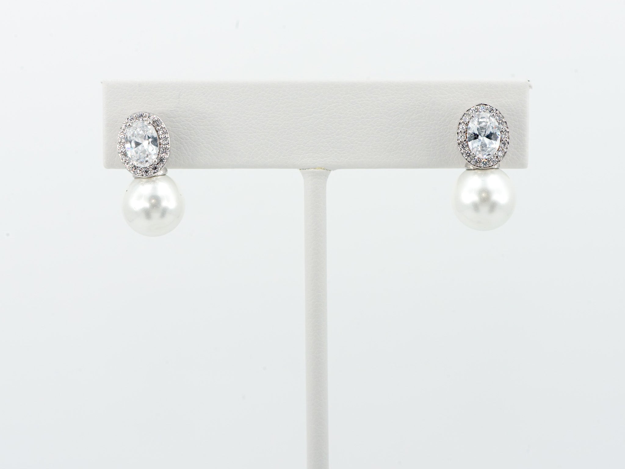 ARETES MONICA