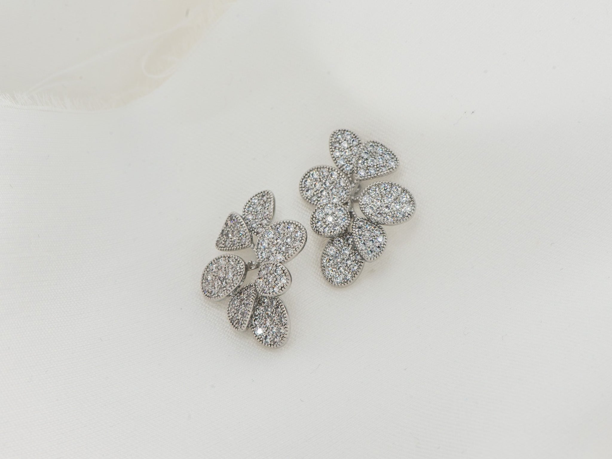 ARETES OLIVIA